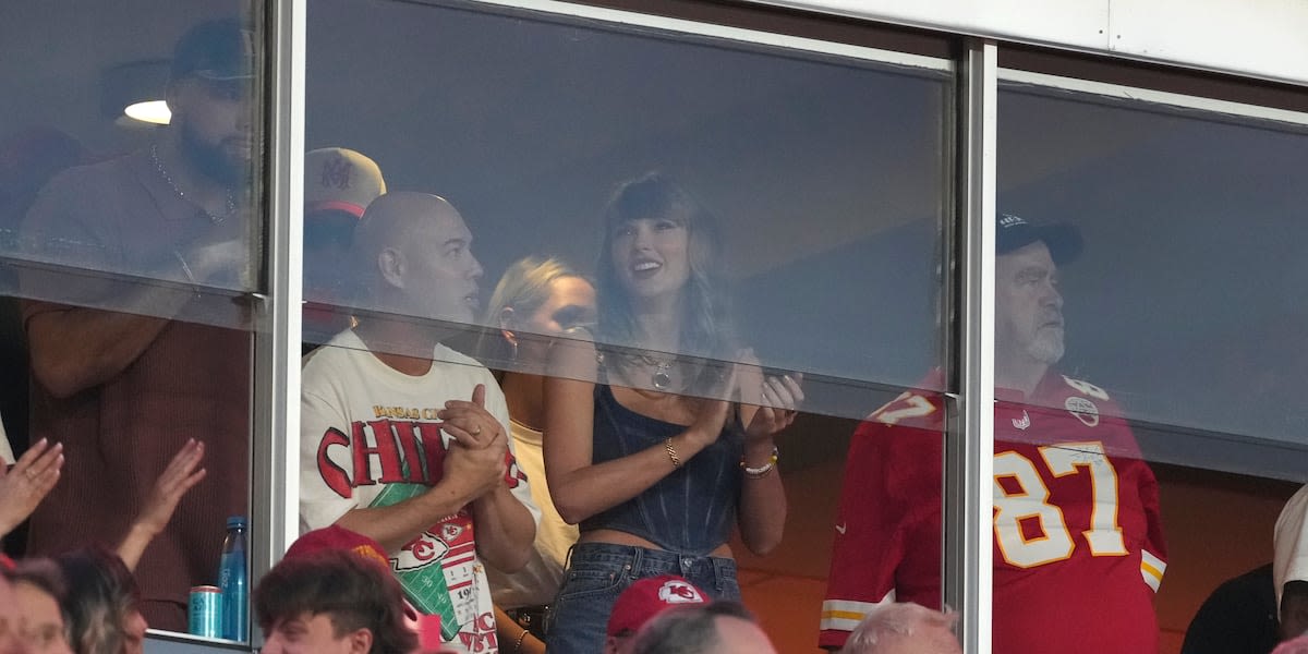 Taylor Swift shows up at Arrowhead Stadium to watch Travis Kelce, Chiefs face Ravens in NFL opener