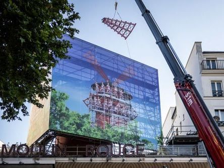 Paris' famous Moulin Rouge windmill gets its blades back