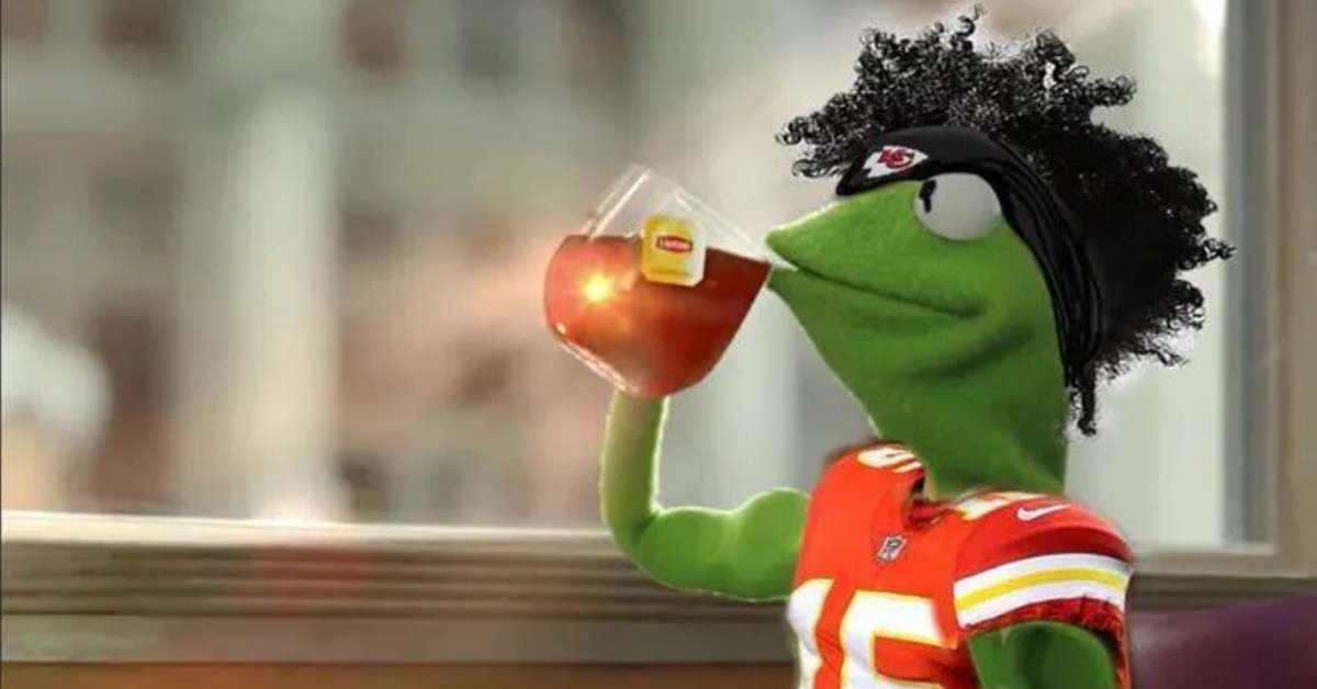 Raiders Lamely Troll Chiefs QB Patrick Mahomes with Weird 'Kermit the Frog' Doll