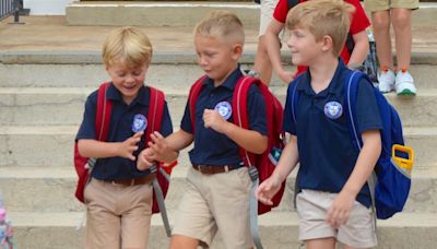 Mead Hall welcomes new, returning students with traditional back-to-school chapel service