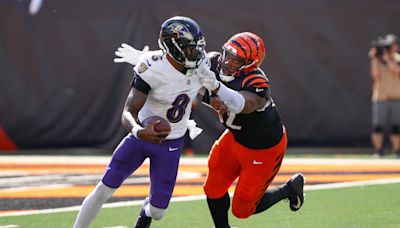 Lamar Jackson throws the TD pass of the year amid 4th-quarter comeback in Cincinnati (video)