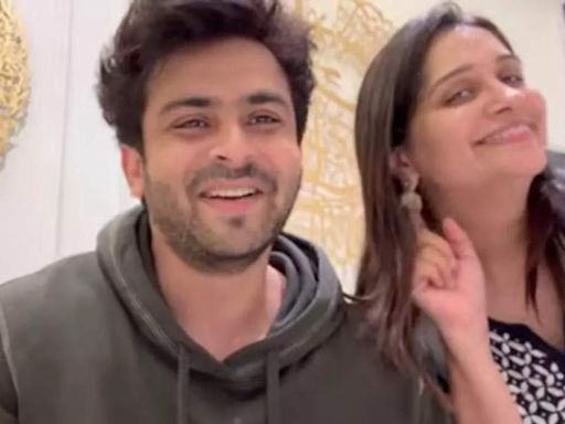 Shoaib Ibrahim gifts wife Dipika Kakar gold earrings as she completes one year of motherhood with Ruhaan - Times of India