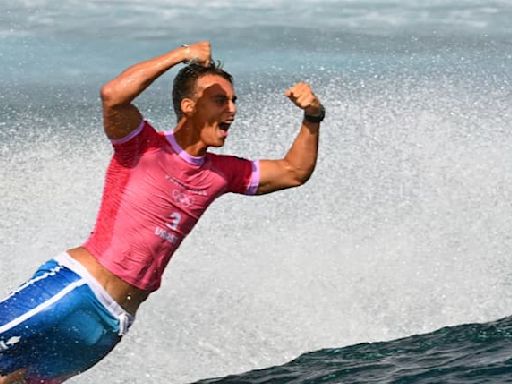 JO 2024 (surf): le Français Kauli Vaast sacré champion olympique face à Jack Robinson