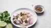 Une recette légère et pleine de fraîcheur : Cyril Lignac vous montre comment faire un délicieux ceviche de poissons marinés !
