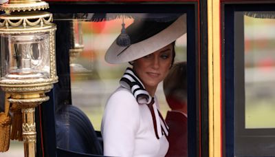鬆一口氣！凱特王妃現身皇家閱兵典禮現場 罹癌後首次公開露面