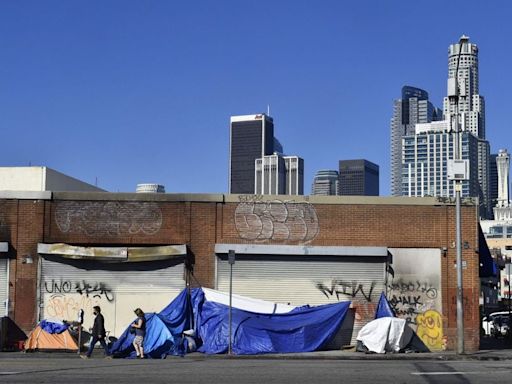 La liberal California le declara la guerra a los campamentos de personas sin hogar - La Tercera