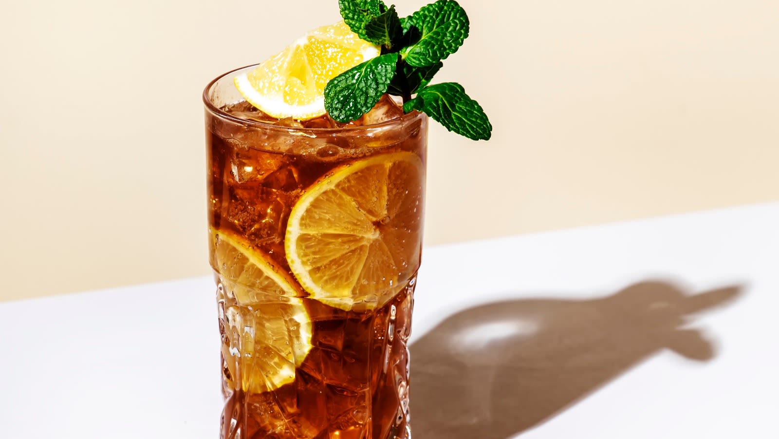 Turn Your Iced Tea Into A 3-Ingredient Whiskey Cocktail To Sip On All Summer