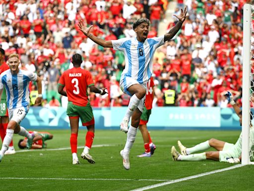 Argentina vs. Marruecos en París 2024: la selección llegó al empate en el minuto 105, pero sobrevino un escándalo y el partido está en suspenso