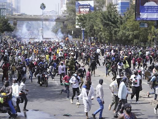 Protestas en Kenia: miles de manifestantes asaltan y prenden fuego parte del Parlamento