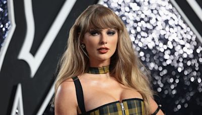 Taylor Swift Gave a Rare Hint About Her Favorite Perfume at the VMAs