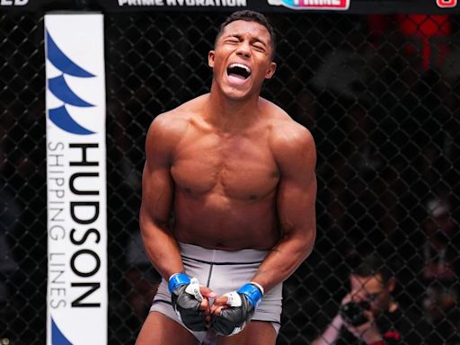 Who are the top fighters in UFC featherweight as Santos becomes latest entrant in division?