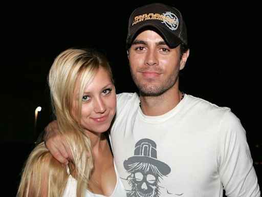 Enrique Iglesias Reveals What Anna Kournikova “Really” Thinks About Him Kissing Fans at Concert