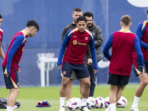 Araujo reaparece en la sesión del Barça previa a Almería