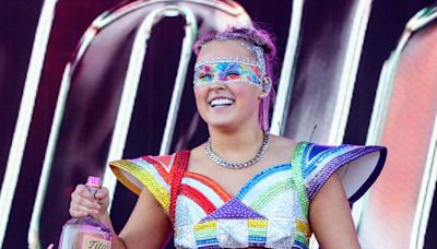 'What a Wonderful Role Model': JoJo Siwa Gets Backlash After Revealing Her Grandma Encouraged the Singer to Take Shots Onstage