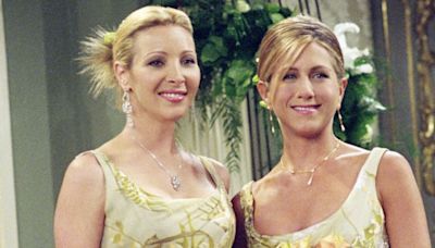 'Friends': Lisa Kudrow clarifies Jennifer Aniston's claims that she 'hated' when live audience laughed