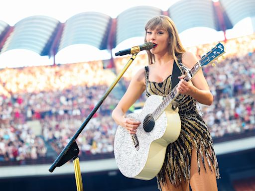 ‘Sobbing’ Fans Are Convinced Taylor Swift Is ‘Mad in Love’ After Special Eras Tour Song Mashup
