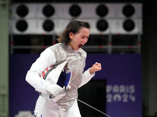 USA finishes 1-2 in fencing: Lee Kiefer, Lauren Scruggs make history in foil