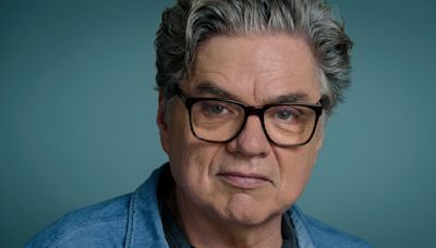 Oliver Platt comparte su secreto para actuar en “The Bear” y “Chicago Med” al mismo tiempo