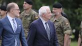 Borrell dice que principal tarea de su sucesora será reforzar la defensa europea