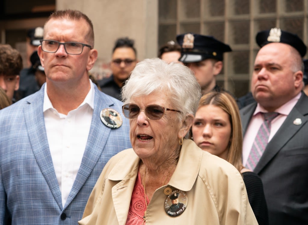 Family of NYC cop murdered 35 years ago asks parole board to keep killer locked up