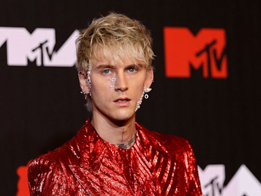 Machine Gun Kelly's major tooth transformation as he debuts fangs