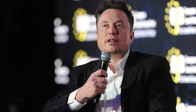 Idosa perde R$ 4 mil em golpe após acreditar ser namorada de Elon Musk