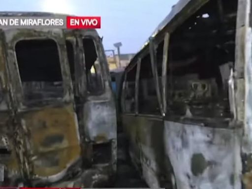 Incendio en estacionamiento consume por completo más de 20 buses de transporte público, en San Juan de Miraflores