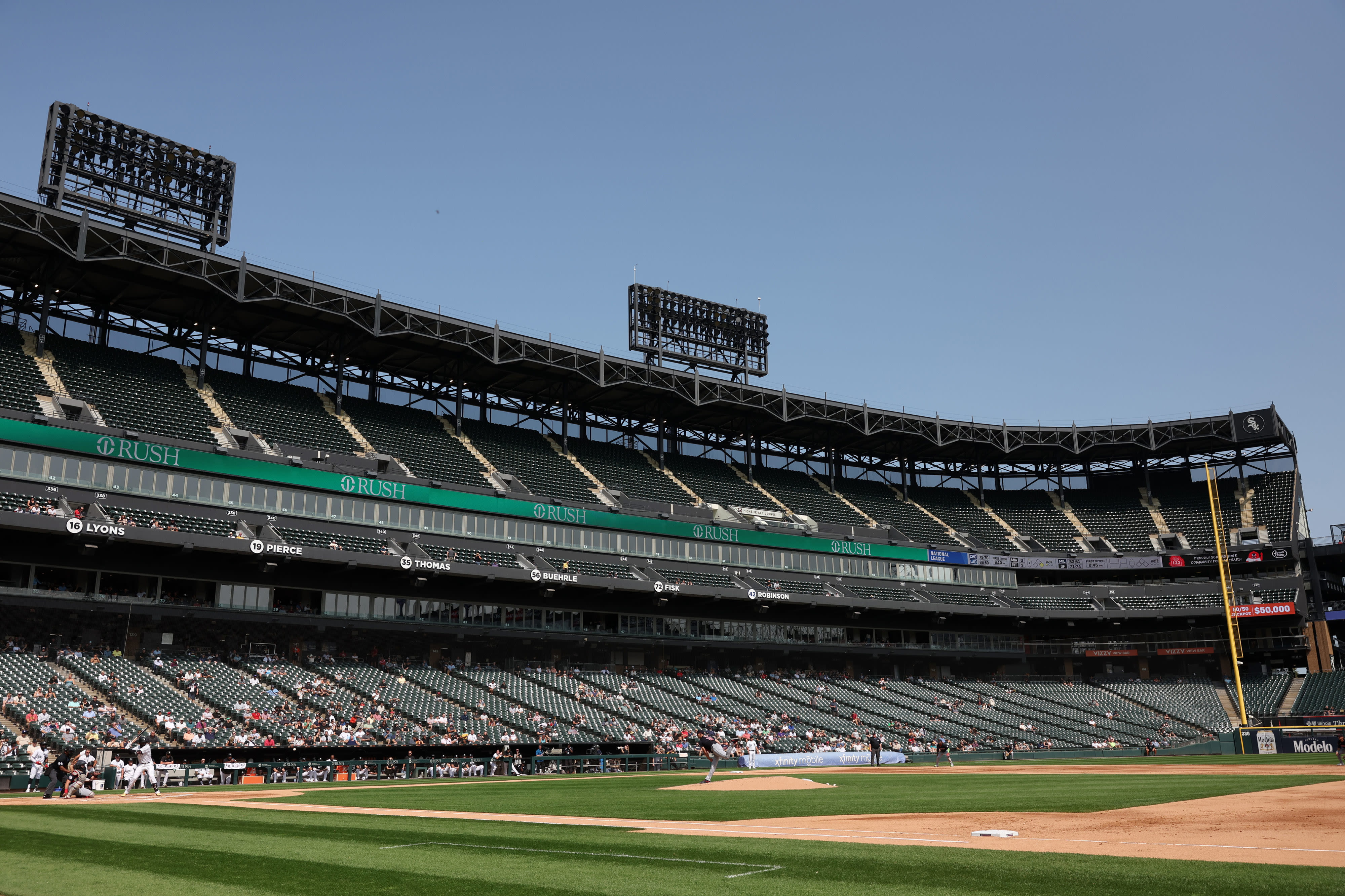 How many more losses do the Chicago White Sox need to match the modern-day record?