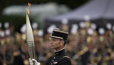 France : la flamme olympique s'est invitée au défilé du 14 Juillet