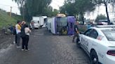 Volcadura de autobús deja 13 lesionados en autopista México-Querétaro