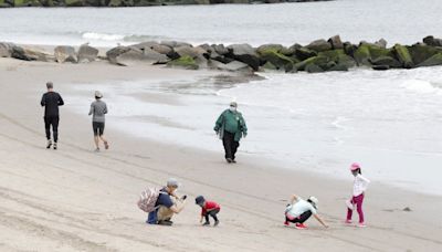 2 teenagers die while swimming at New York's Coney Island Beach, police say