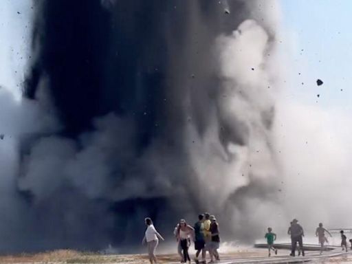 Hydrothermal Explosion Sends Tourists Running In Yellowstone National Park