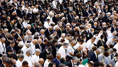 Japan ministers visit controversial war shrine on World War Two anniversary