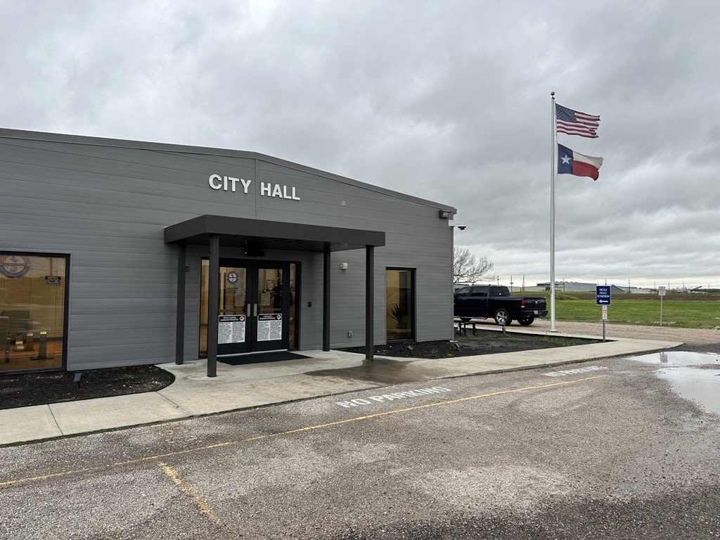 Fort Bend towns swear in new mayors, approve election results | Houston Public Media