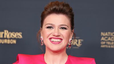 Kelly Clarkson’s Studio Audience Cracks Up Over Travel Safety Warning: ‘Have You Ever Heard of Dateline?'