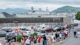 Colas kilométricas para visitar buques de la Armada en Guecho