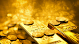 Gold prices heads for quarterly rise; spotlight on inflation data - ET Retail