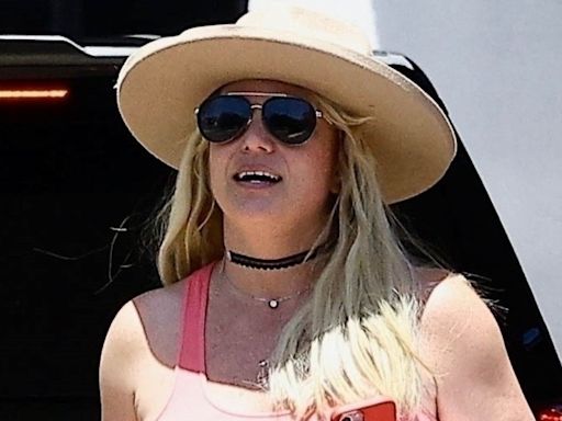 Britney Spears mostra flagra de paparazzi e desabafa: 'Desmoralizante'