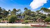 Marc-Olivier Fogiel nous invite dans sa villa au Cap-Ferret, une grande maison "idéale pour recevoir les copains"