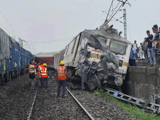 Mumbai-Howrah Train Accident Cause: Railways explains why 18 coaches deailed in Jharkhand - The Economic Times