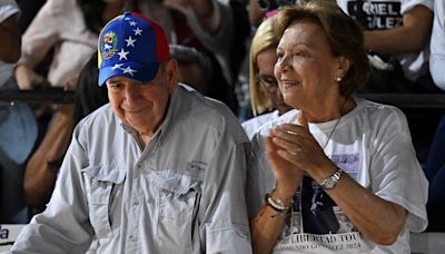 ¿Quién es Mercedes López, la esposa del candidato presidencial opositor Edmundo González Urrutia?