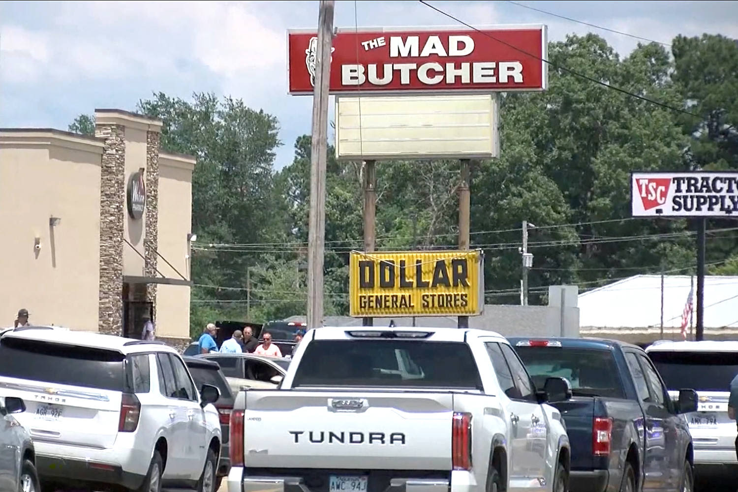 4 dead, 9 wounded in shooting at Mad Butcher grocery store in Arkansas