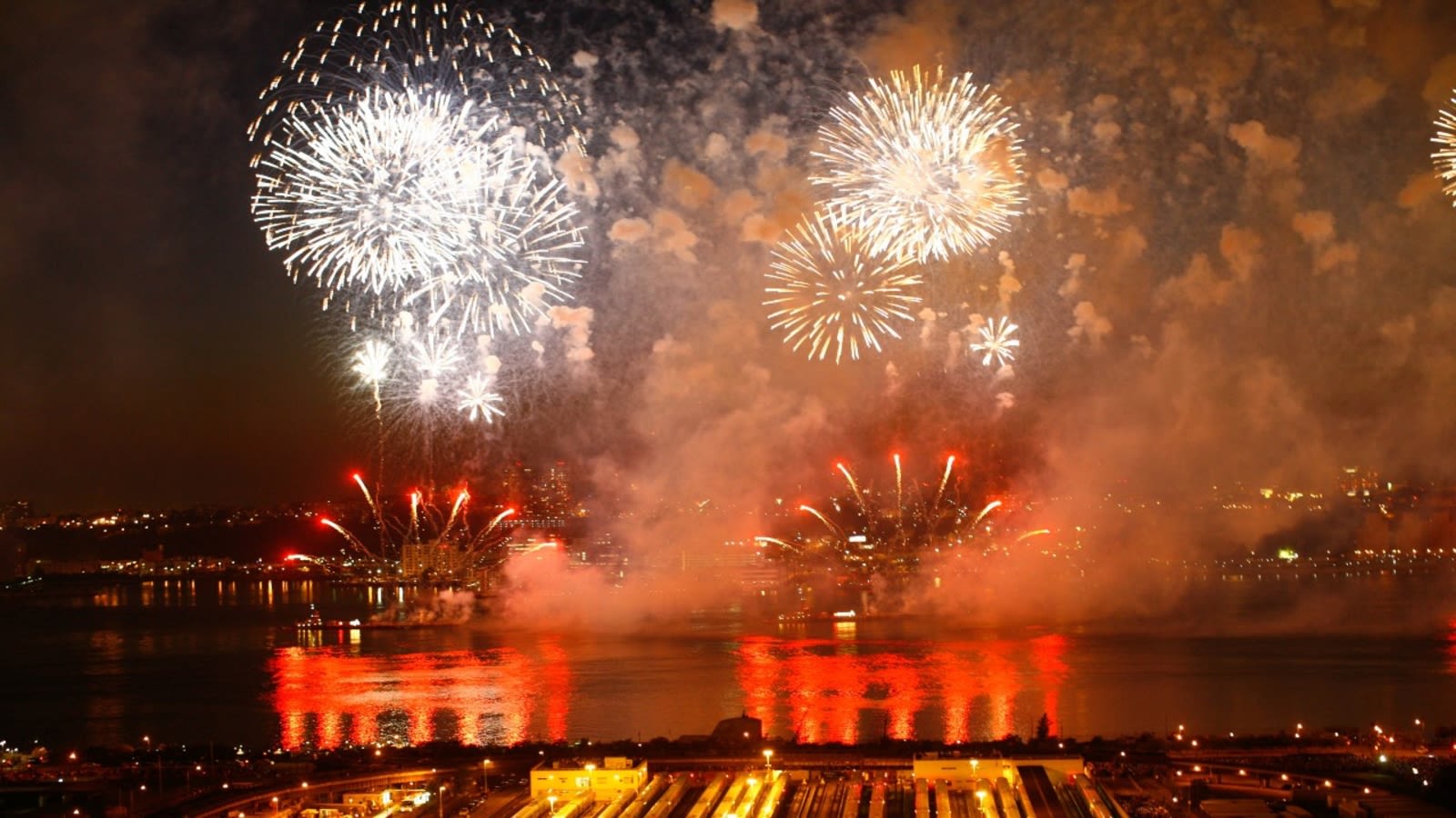 Macy's 4th of July fireworks returning to Hudson River this year for first time since 2013