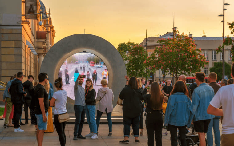 A video portal set up in New York City streams 24/7 live from Dublin