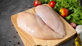 Todo lo que hay que saber sobre el pollo clorado que consumimos (y que algunos países prohíben)