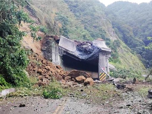 阿里山公路明隧道被落石砸凹 即起68.5k以上大巴禁止通行 - 生活