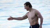 A sus 61 años, Tom Cruise presume de un físico envidiable en las playas de Mallorca