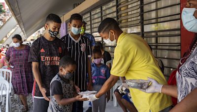 Projeto de lei que impõe regras e multa para doar comida em SP é aprovado em 1ª votação