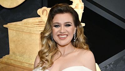 Tearful Kelly Clarkson Reflects on Being Hospitalized During Her 2 Pregnancies - E! Online