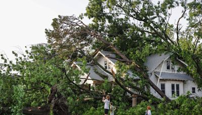 Deadly Memorial Day storms head for east coast with 120m at risk of severe weather: Updates